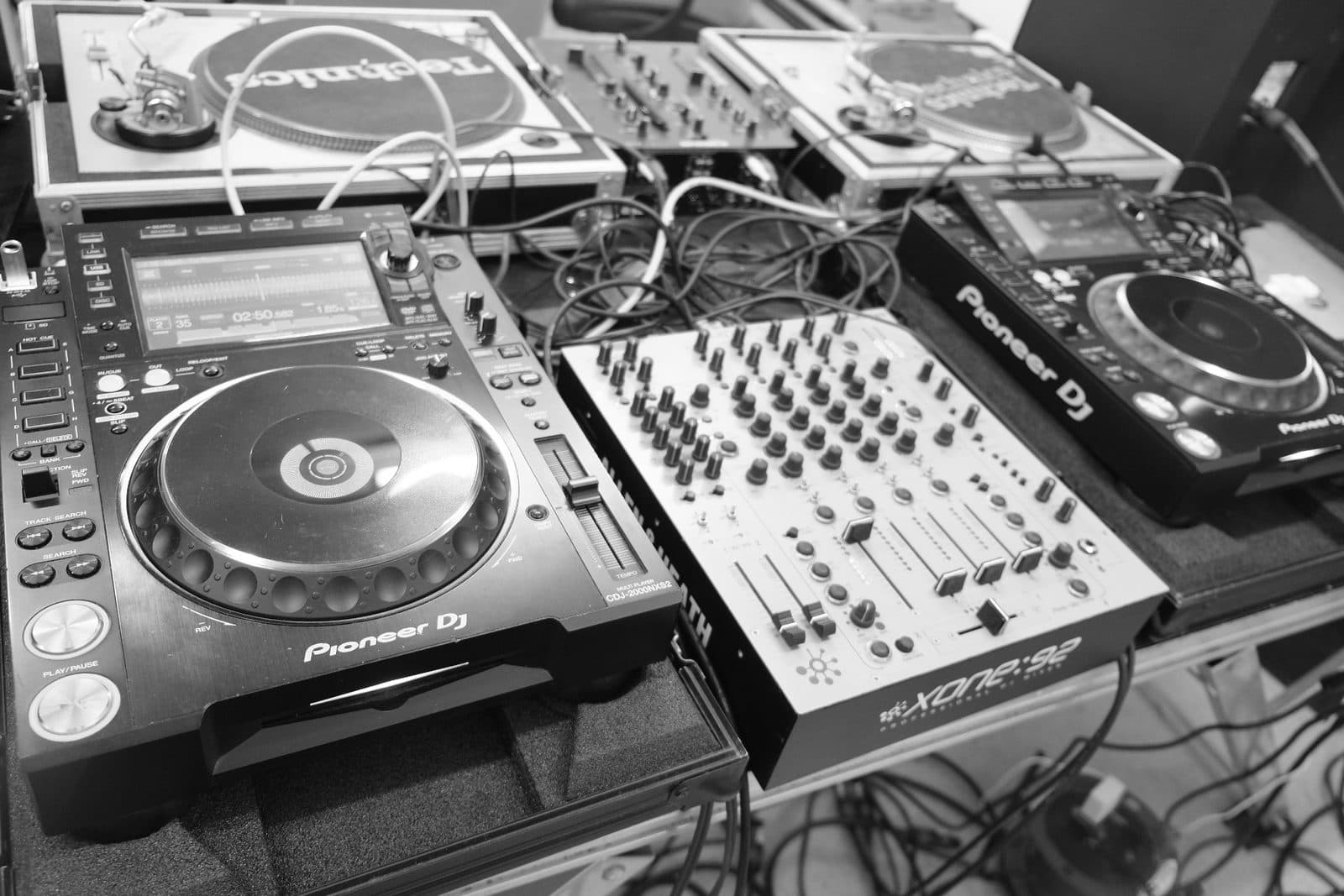 DJ set Club Standaard met Allen & Heath Xone:92